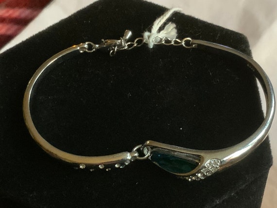 Pretty sterling silver hinged bangle with London … - image 2