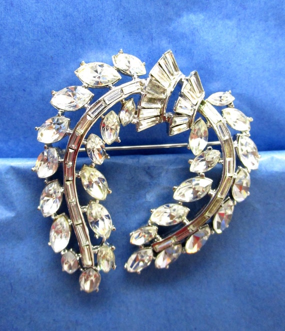 Trifari 1950s Brooch - Clear Rhinestone Spray with