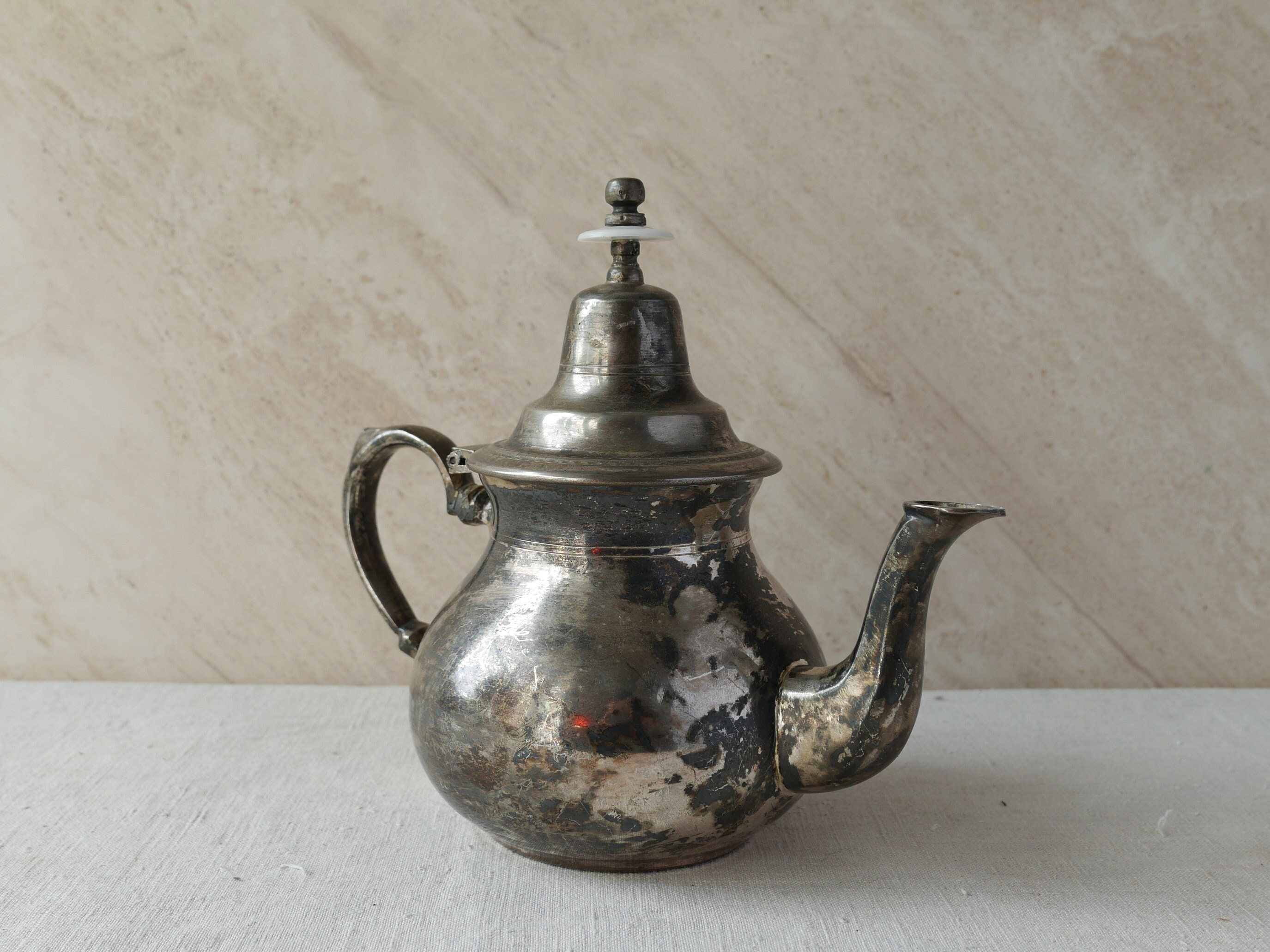 Vintage Moroccan Tea Pot-silver Plated Metal Teapot-vintage Tea Kettle-engraved  Teapot-decorative Teapot. 