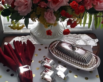 Lot of Silver Nice Ribbed Silverplate Butter Dish with Glass Insert and Set of Four Octagonal Silver Napkin Rings, Minimalist, Modernist