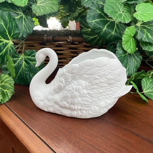 Schöner kleiner Schwan-Übertopf aus Biskuitporzellan, schneeweiß, 1980er Jahre. Anmutige, Blumenschmuck-Behälter, Hochzeit, Braut