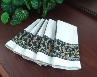 Set of Four Plus One, Pretty Ivory and Green Dinner Napkins, Border, Hunter Green, Dotted Jacquard, Elegant, Green & Gold, Thanksgiving