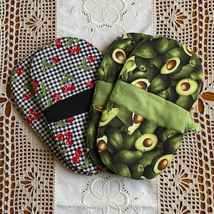Mini Oven Mitts Set of 2-Mini Pot Holders-Mini Oven Mittens-Kitchen Oven Mitts-Fingertip Oven Mitts-Fingertip Pot Holders -Cherries -Avocado