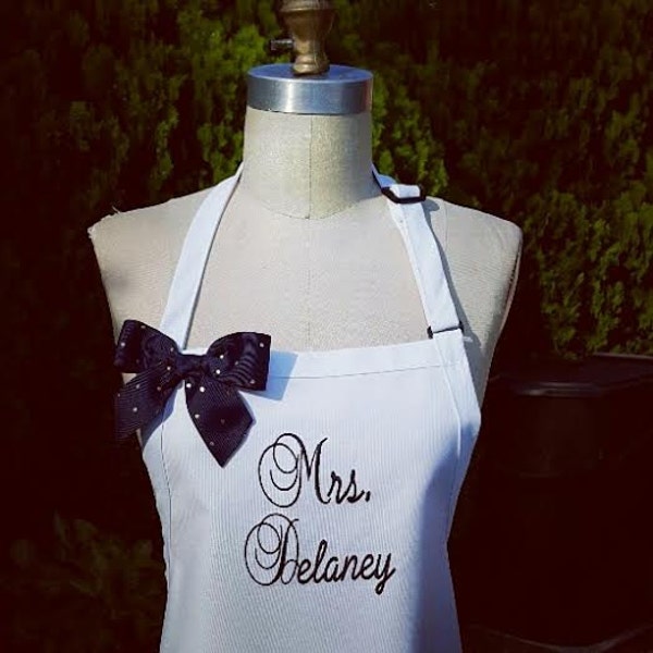 Wedding Apron/ White and navy apron/ New Mrs. Apron / Elegant Apron/ Bridal Shower gift / Hostess gift idea/ Wedding gift .