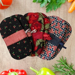 Folkulture Mini Oven Mitts Heat Resistant 5 x8, Set of 2 Short Oven Mitts with Hanging Loop, 100% Cotton Oven Gloves or Kitchen Mittens, Small