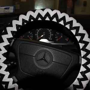 Handmade Steering Wheel Cover. Black and White Chevron ,100% cotton,Made to Order