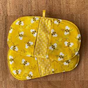 Mini Oven Mitts Set- Mini Pot Holders - Mini Oven Mittens - Kitchen Oven Mitts - Fingertip Oven Mitts - Fingertip Pot Holders - Bees Mittens