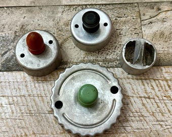 Vintage Aluminum Biscuit Donut Cutters Lot Of 4 Round Green Red Wood Handles