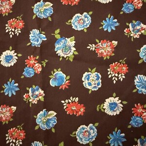 Vintage bruine bloemenstof blauwe en rode bloemen quilten katoen 64" x 42"