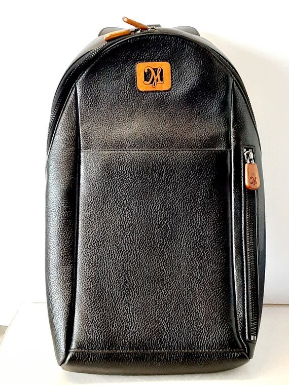 Preown Excellent Condition Martin & Macarthur Leather Sling 