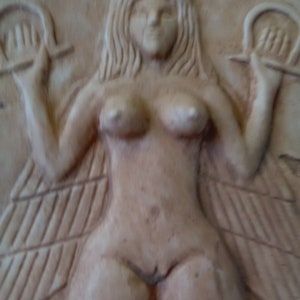 Lilith, Inanna, Isztar, Astarothn Sumeryjska bogini kobiecej mądrości/siły autorstwa artysty „Ting Hua Liu”, 9”x5”x1”