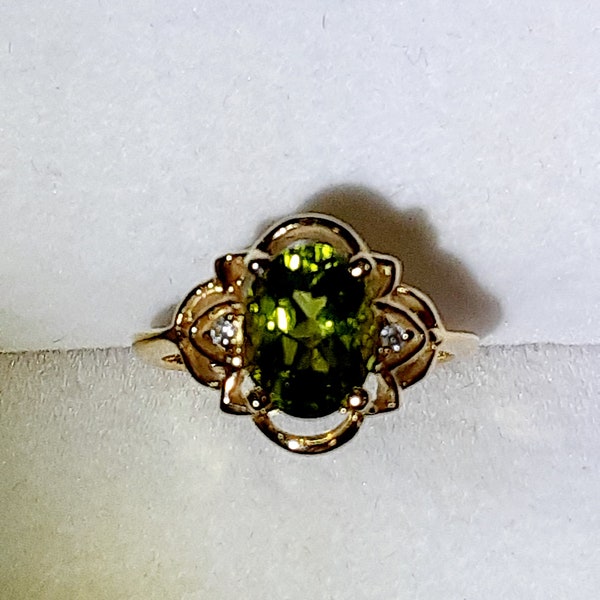 New Lady's 14k Gold Peridot Ring,Size 6.5,Collectors