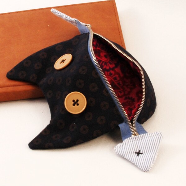 Cat zipper pouch. Cat shaped coin purse
