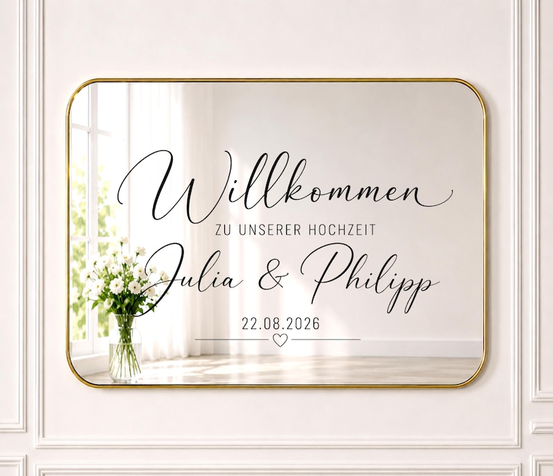 Personalisierter Hochzeitsspiegel mit weißem Vinyl-Schriftzug, Willkommen zur Hochzeit, individueller Name und Datum auf großem Spiegel als Willkommensschild für Hochzeiten