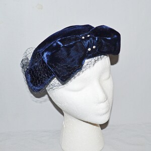 Vintage Hat - 1950s or 60s, Dark Blue Velvet With Bow in  display picture 3