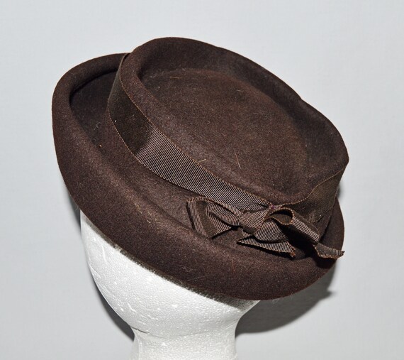 Vintage Hat - Dark Brown Wool Boater-Style Hat, 1… - image 4