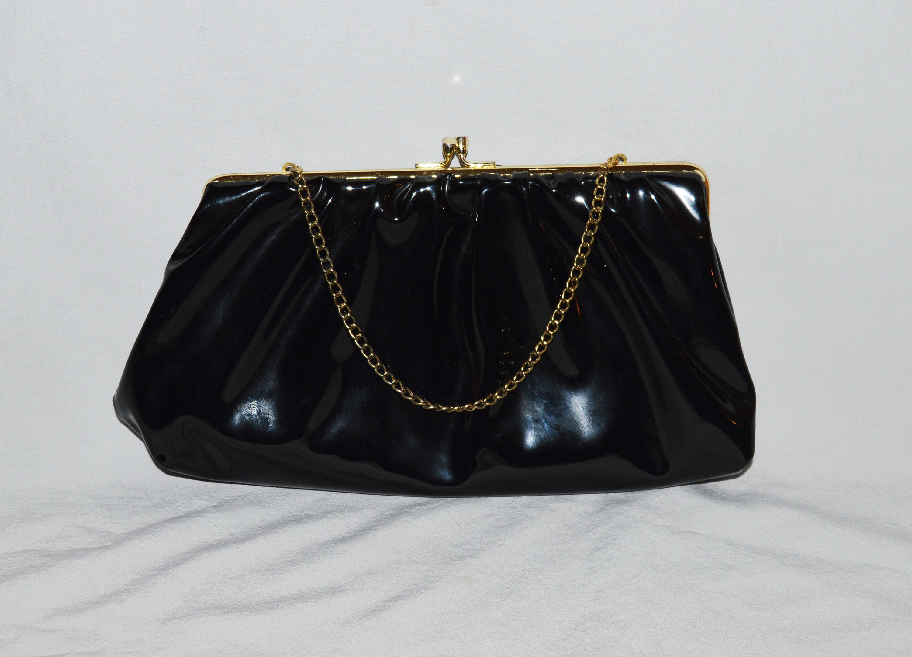 VINTAGE 1960s H L GOLD EVENING BAG WITH UNIQUE CHAIN HANDLE AND LOVEL –  Vintage Clothing & Fashions