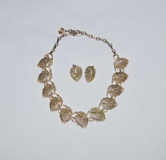 Vintage Jewelry Set Lisner ,1960s, Gold Tone Metal … Gem