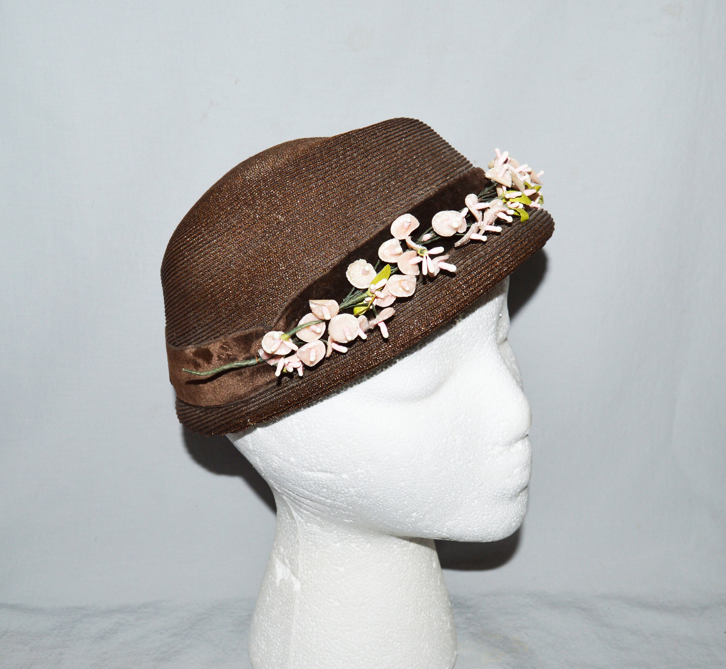 Vintage 1950’s Brown VELOUR Cloche Hat with Ribbon Detail Vintage MYSTERE Brown Faux Fur Cloche Hat | Mercari main image 4