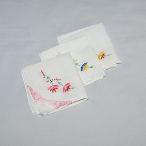 Vintage Handkerchief Set - 1930s or 40s, White Linen with Embroidered Flowers, Set of Three, Never Used