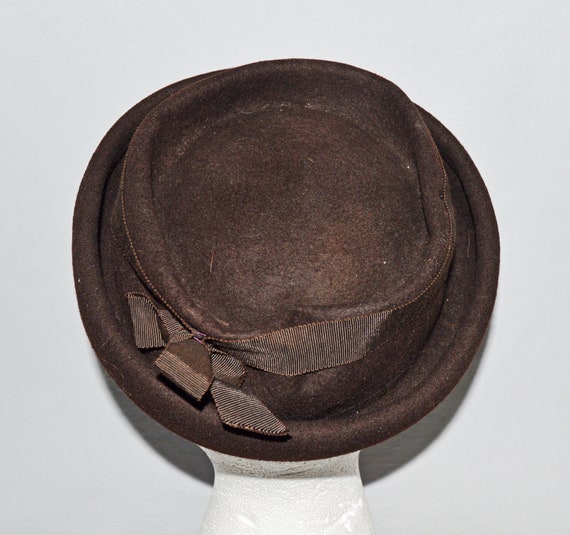 Vintage Hat - Dark Brown Wool Boater-Style Hat, 1… - image 3