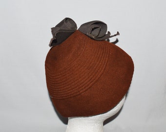 Vintage Ladies' Hat - 1950s Cloche, Deep Brown/Rust Wool Felt with Dark Brown Grosgrain Ribbons