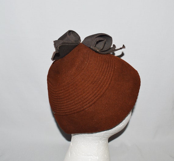 Vintage Ladies' Hat - 1950s Cloche, Deep Brown/Ru… - image 1