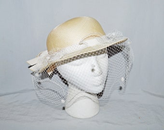 Cream Woman display picture 3