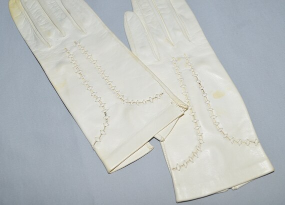 Vintage Ladies' Gloves - White Kid Leather, Decor… - image 5