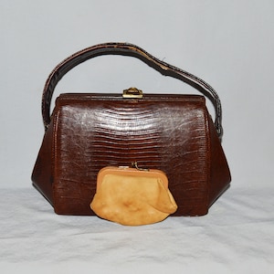 Bolso vintage de los años 60, lagarto marrón oscuro con interior de cuero tostado y monedero