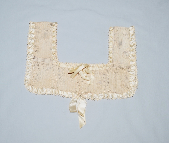 Antique Crochet Collar - Cream Crochet with Cream