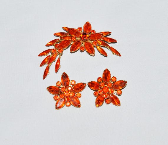 Vintage Jewelry Set - Judy Lee, Brooch and Clip Earrings, Fire Orange Rhinestone Flowers or Stars, 1960s