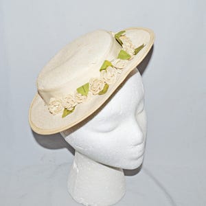 Vintage Hat - 1950s Tilt Hat or Boater-Style, Cream Textured Acetate with Grosgrain Ribbon and White Silk Roses