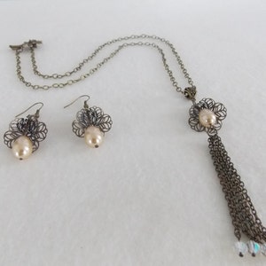 Filigree Flower Bell Pendant Necklace Set - Champagne Teardrop Pearl Necklace Set - Tassel Pendant - Antique Gold Long Chain