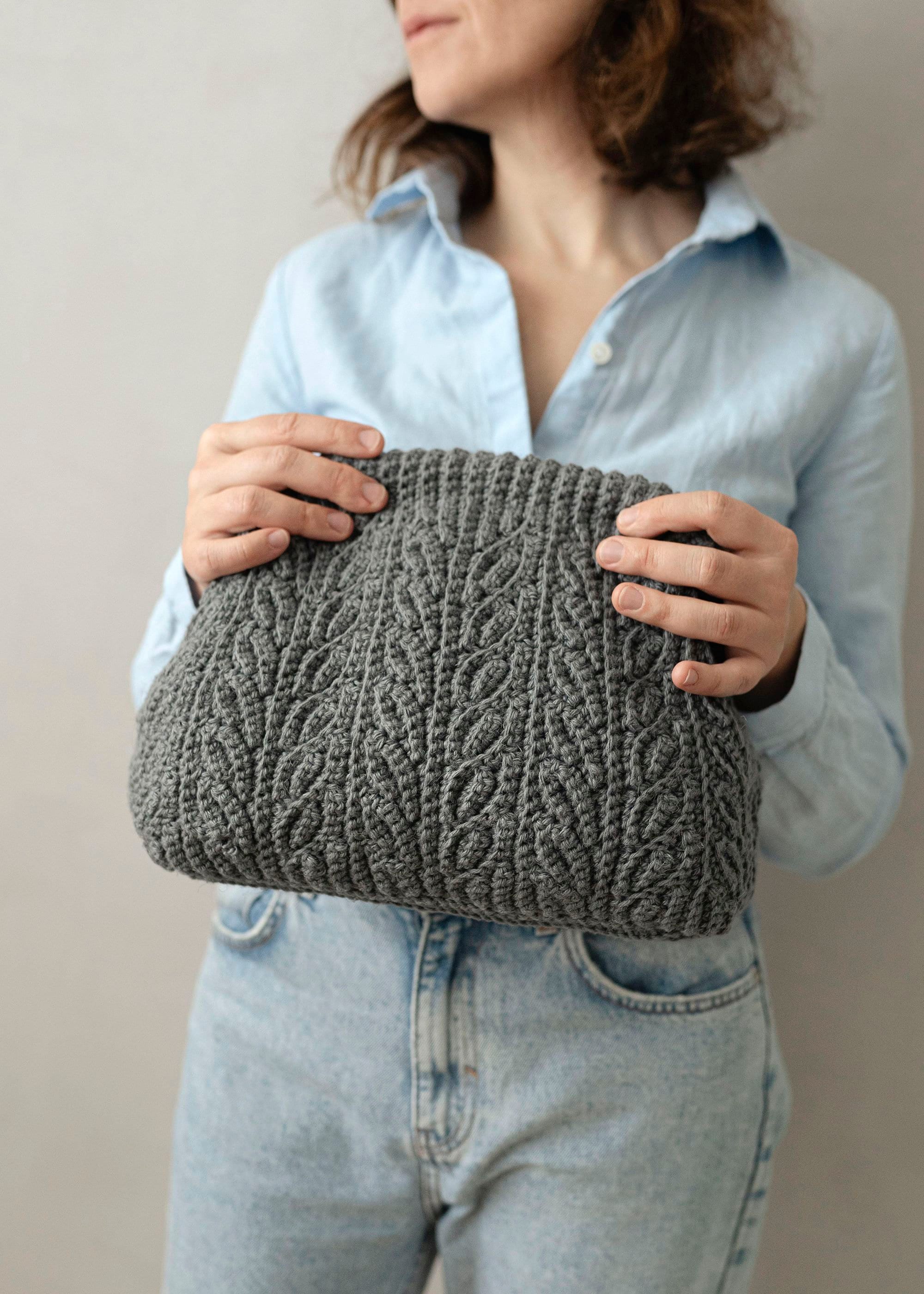 39 Crochet Clutch Patterns, Fringe Purses, and Granny Square Styles 19 Crochet Clutch Pattern: Textured Handbag (Video Tutorial)