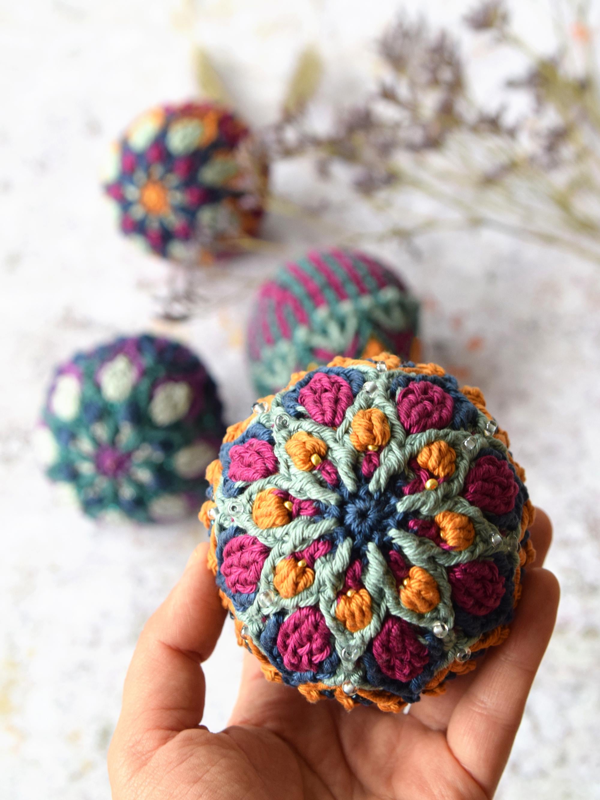 40 Crochet Techniques Patterns with Tunisian Scarves, Doilies, and Filet Designs 12 Crochet Bauble Pattern: Brioche & Overlay Techniques