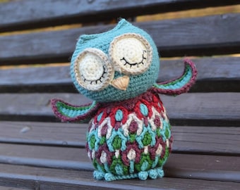 PATTERN - Crochet Owl Toy with colorful feathers and big eyes - overlay crochet - instant download