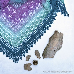 PATTERN - Grinda Shawl - lace triangle shawl with hearts - crochet pattern - instant download
