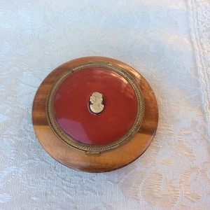 Vintage Celluloid Wood Cameo Empty Compact 1950&#39;s ~ FAB!