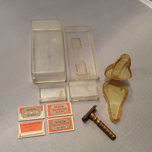 Vintage Salesman Sample Kewie Ladies Miniature Brass Razor and Blades ~ Small Personal Case