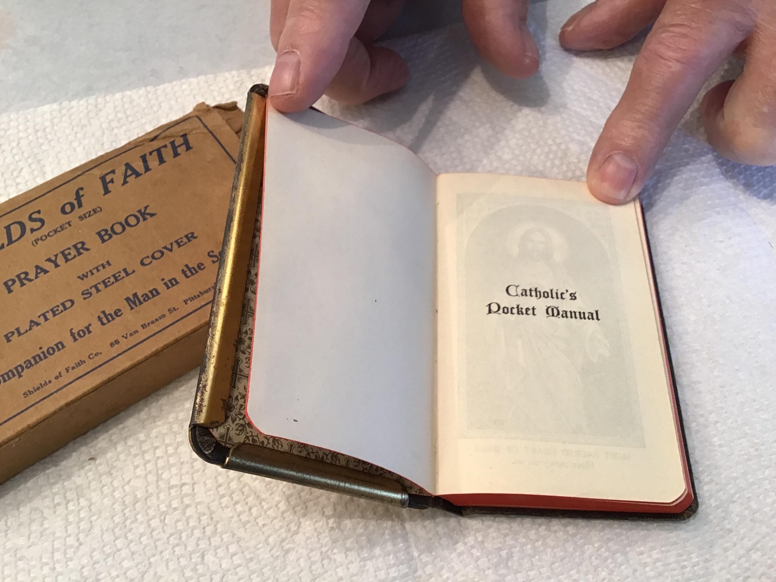 WWII Soldier's SHIELDS of FAITH Bible Catholic Pocket Manual Bible