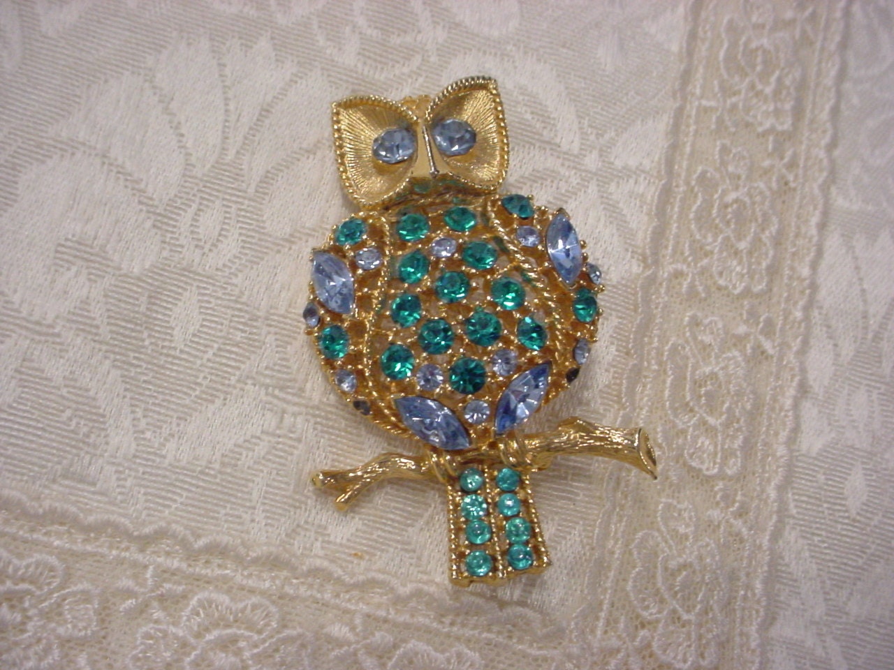 Rhinestone Crystal OWL Gold-tone Pin Brooch   ~ Gorgeous!