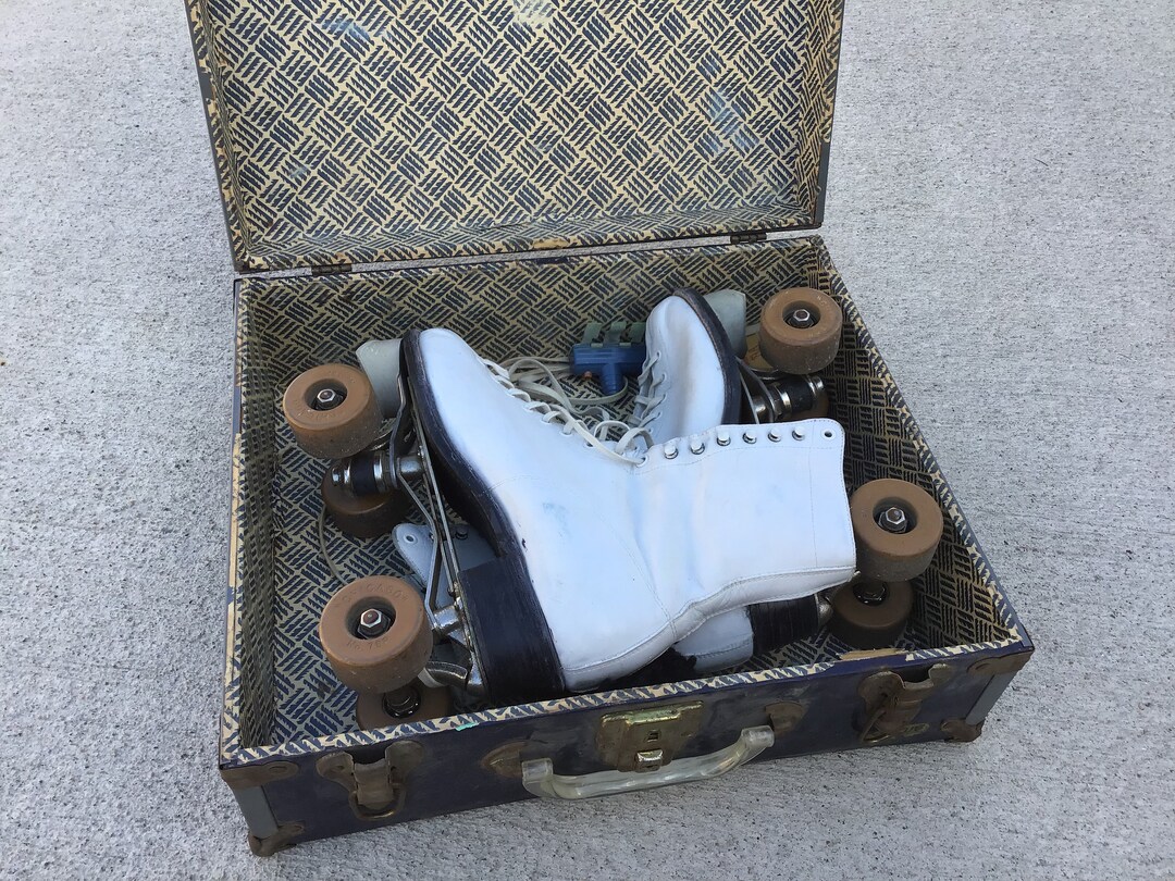Vintage HYDE White Size 8 Roller Skates With Lights and Pom Poms in