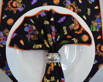 Mesa de Halloween Servilletas, Napkins de Halloween como Servilletas de Fiesta y Servilletas De Diversión.  Terminado con el conjunto de hilo naranja de 4 hechos a mano, envío gratis.