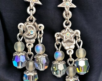 Kirks Folly Pendientes colgantes con diseño de luna y estrellas, diamantes de imitación retirados