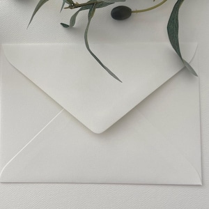 Sobres texturizados de 5"x7" en blanco o crema, 120 g/m² – Juego de invitaciones de boda imagen 1