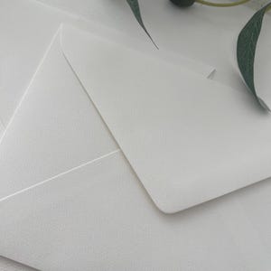 20 sobres texturizados C5, 120 g/m², blancos o crema, sobres para invitaciones de boda imagen 2