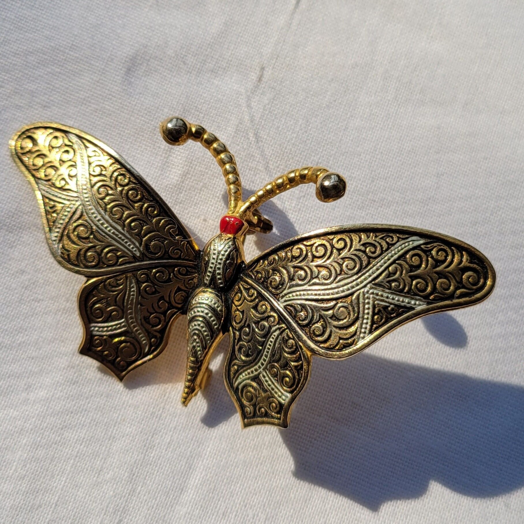 Butterfly Etched Enamel Pearl Rhinestones Vintage Gold Brooch Pin Pendant  M-1003
