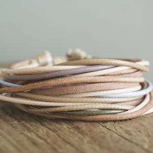 ボヘミアン風マルチストランドレザーワックスコードラップブレスレット：ボヘミアンビーチスタイル