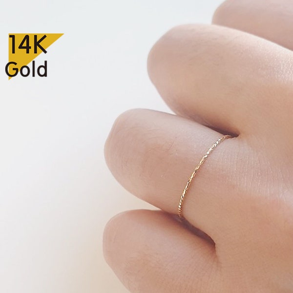 Anillo de apilamiento súper fino de oro macizo de 14 quilates - TGR202